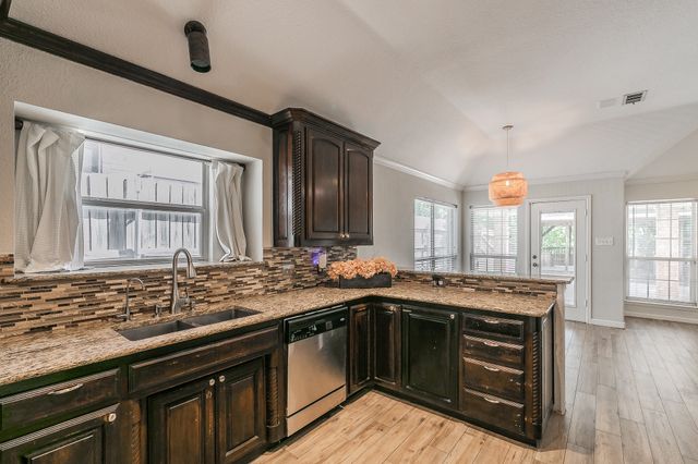 5544 Greenview Court, North Richland Hills, TX 76148