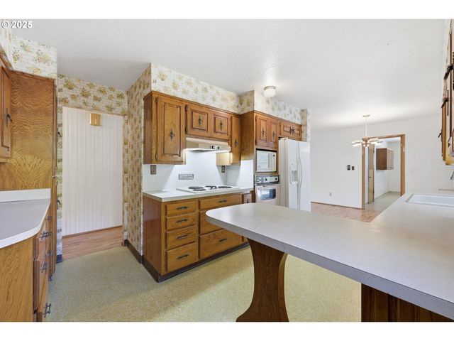245 Se JUNIPER Ave, Gresham, OR 97080