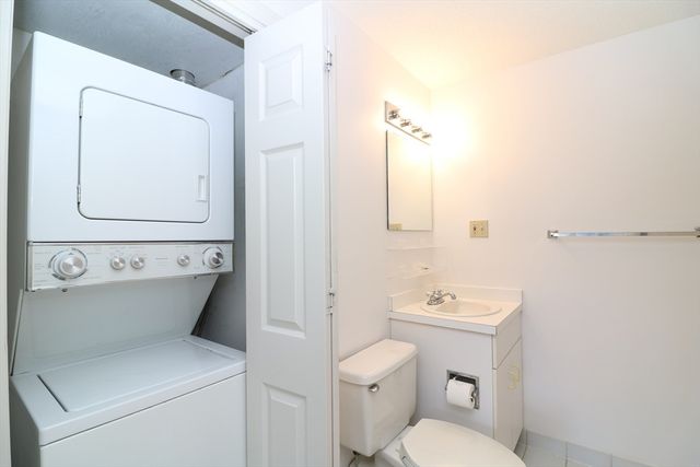 26 Webb Pl 2C, Mansfield, MA 02048
