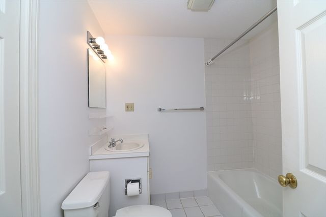 26 Webb Pl 2C, Mansfield, MA 02048
