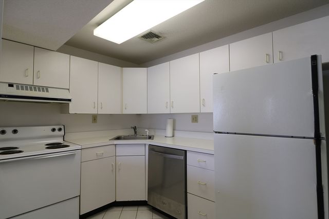 26 Webb Pl 2C, Mansfield, MA 02048