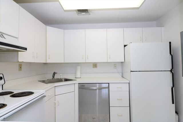 26 Webb Pl 2C, Mansfield, MA 02048