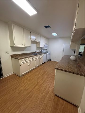 1315 Sycamore Avenue, Huntsville, TX 77340