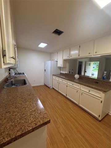 1315 Sycamore Avenue, Huntsville, TX 77340