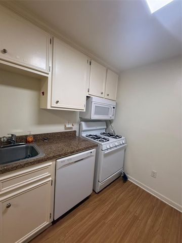 1315 Sycamore Avenue, Huntsville, TX 77340