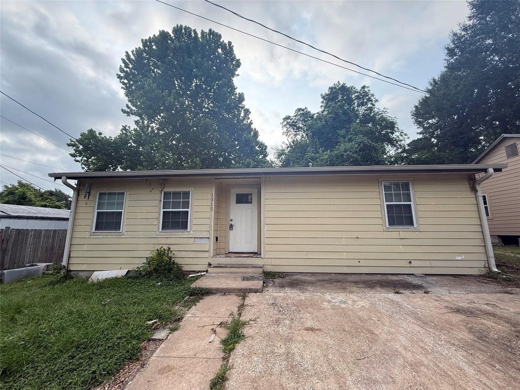 1315 Sycamore Avenue, Huntsville, TX 77340