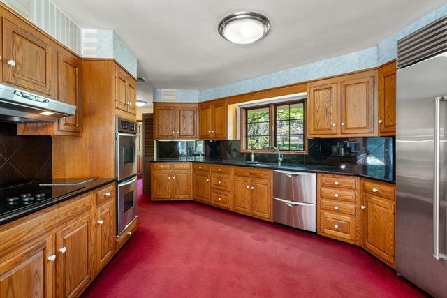 37 Driftwood Dr, Holden, MA 01520