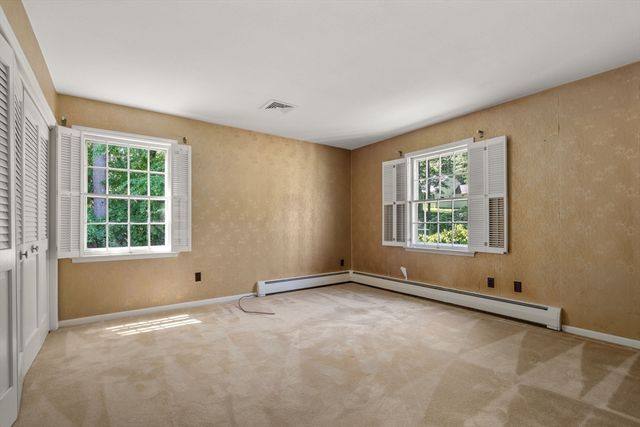 37 Driftwood Dr, Holden, MA 01520