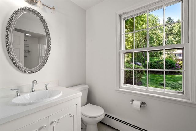 37 Driftwood Dr, Holden, MA 01520