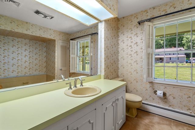 37 Driftwood Dr, Holden, MA 01520