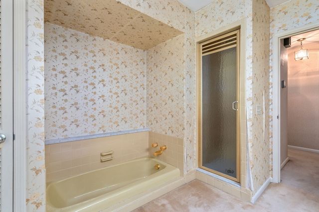 37 Driftwood Dr, Holden, MA 01520