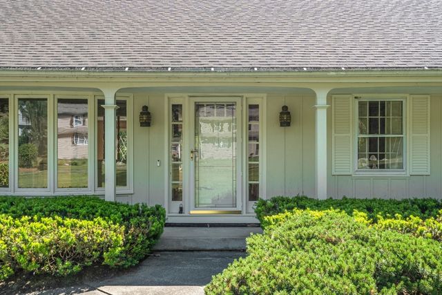 37 Driftwood Dr, Holden, MA 01520