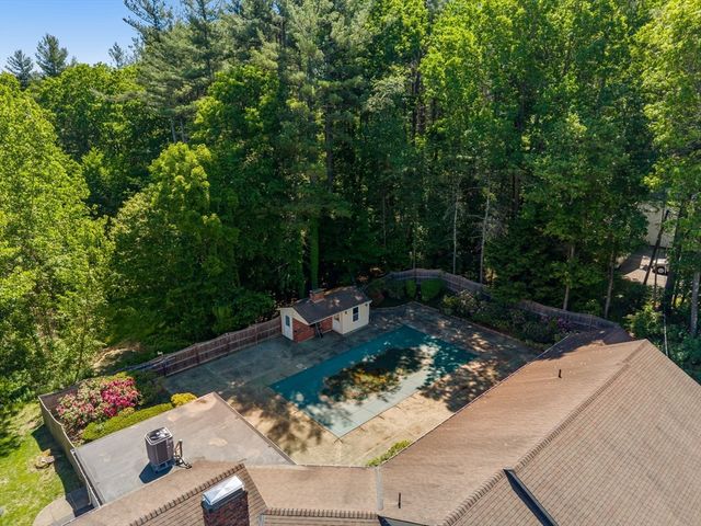 37 Driftwood Dr, Holden, MA 01520