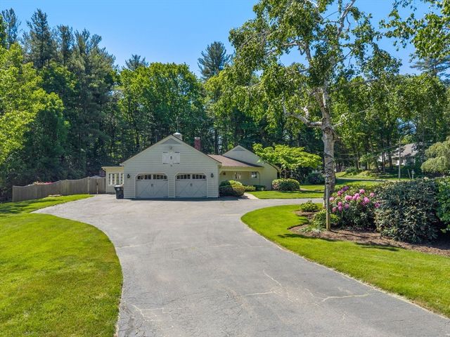 37 Driftwood Dr, Holden, MA 01520