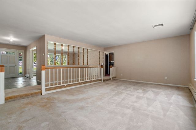 37 Driftwood Dr, Holden, MA 01520