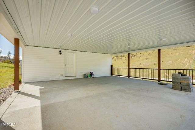 345 Dean Hollow Road, Nickelsville, VA 24271