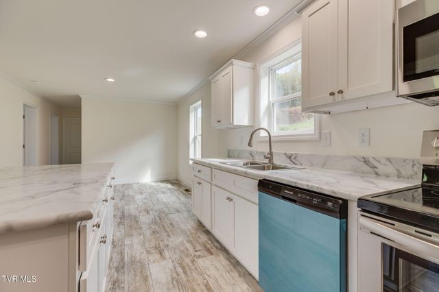 345 Dean Hollow Road, Nickelsville, VA 24271