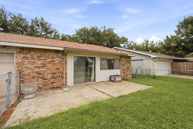 5052 Arbor Glen Road, The Colony, TX 75056