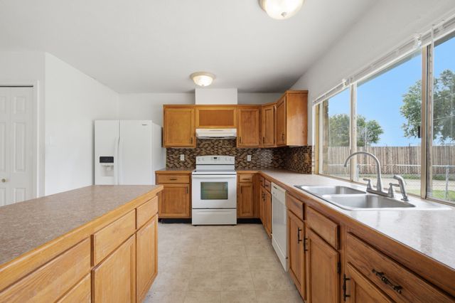 5052 Arbor Glen Road, The Colony, TX 75056