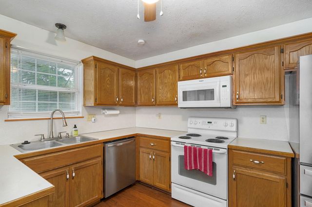 2122 N Nettleton Avenue, Springfield, MO 65803