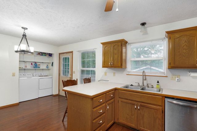 2122 N Nettleton Avenue, Springfield, MO 65803