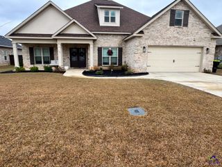 105 Woodwinds Court, Kathleen, GA 31047