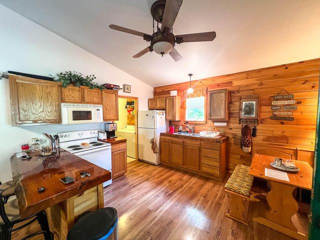 228 Brightonwood Drive, Isabella, MO 65676