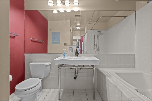 2811 Leona Ln, Robinson Twp, PA 15108