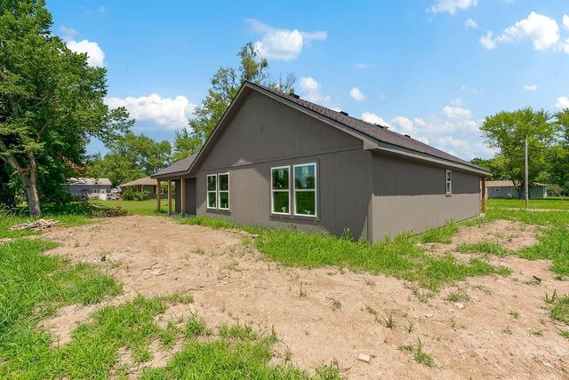 301 N Pennsylvania Street, East Lynne, MO 64743