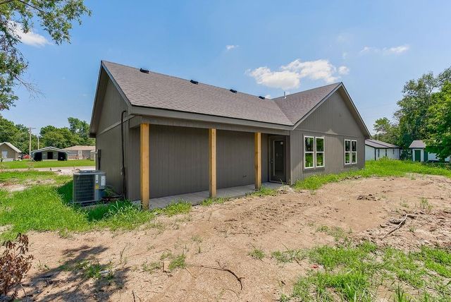 301 N Pennsylvania Street, East Lynne, MO 64743