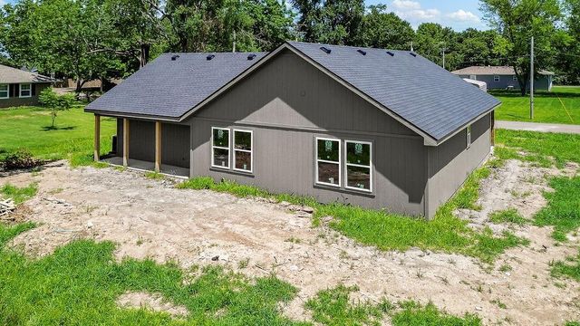 301 N Pennsylvania Street, East Lynne, MO 64743