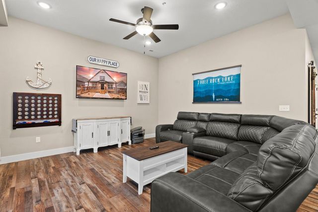 149 Branson Cove Court, Hollister, MO 65672