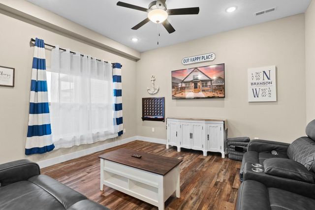 149 Branson Cove Court, Hollister, MO 65672