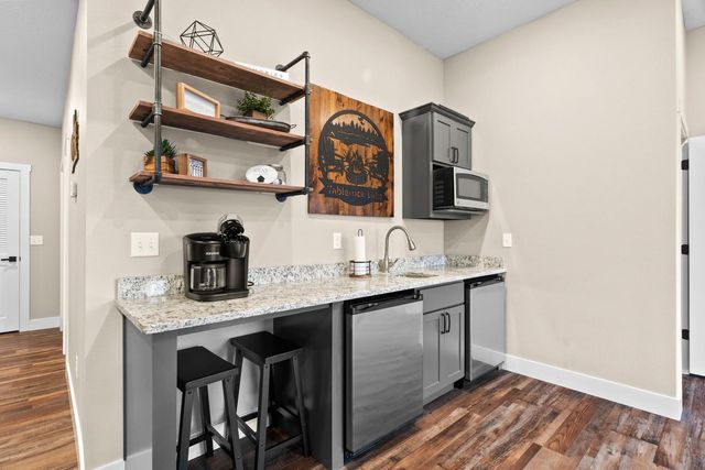 149 Branson Cove Court, Hollister, MO 65672