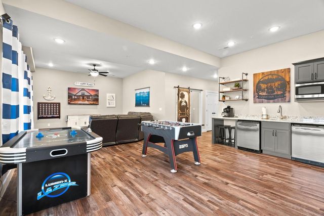 149 Branson Cove Court, Hollister, MO 65672