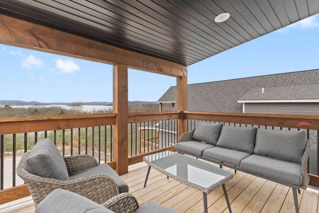 149 Branson Cove Court, Hollister, MO 65672