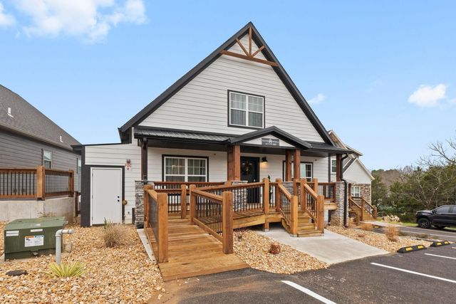 149 Branson Cove Court, Hollister, MO 65672