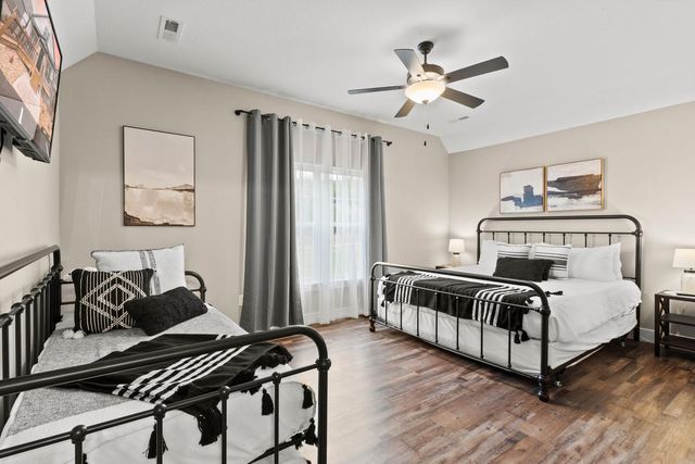 149 Branson Cove Court, Hollister, MO 65672