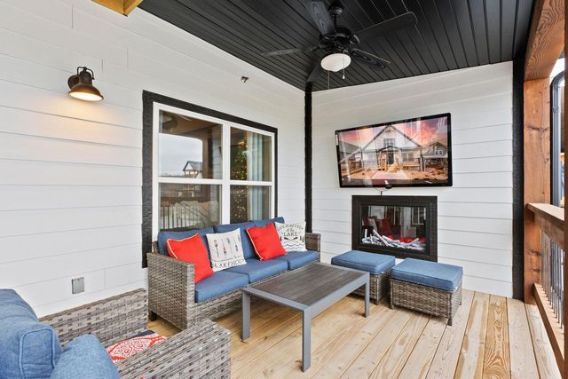 149 Branson Cove Court, Hollister, MO 65672