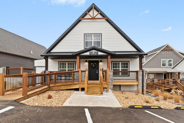 149 Branson Cove Court, Hollister, MO 65672