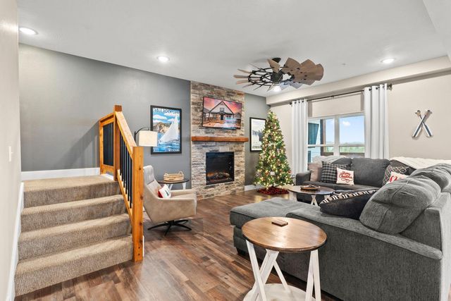 149 Branson Cove Court, Hollister, MO 65672