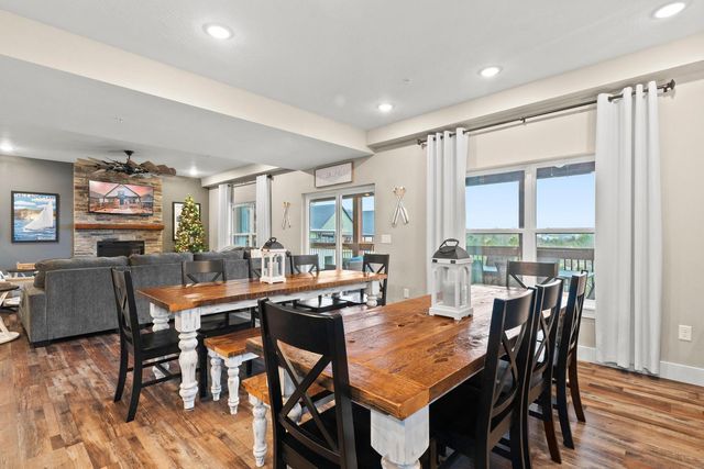 149 Branson Cove Court, Hollister, MO 65672