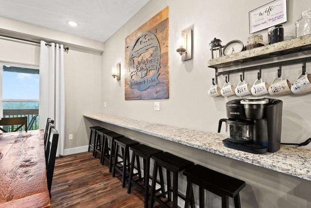 149 Branson Cove Court, Hollister, MO 65672