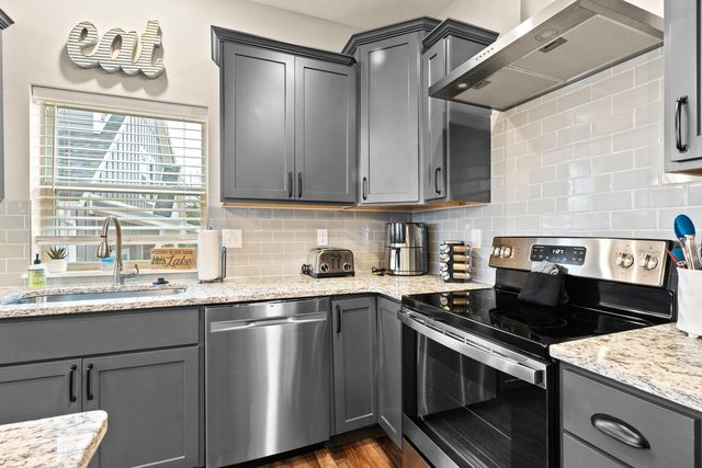 149 Branson Cove Court, Hollister, MO 65672