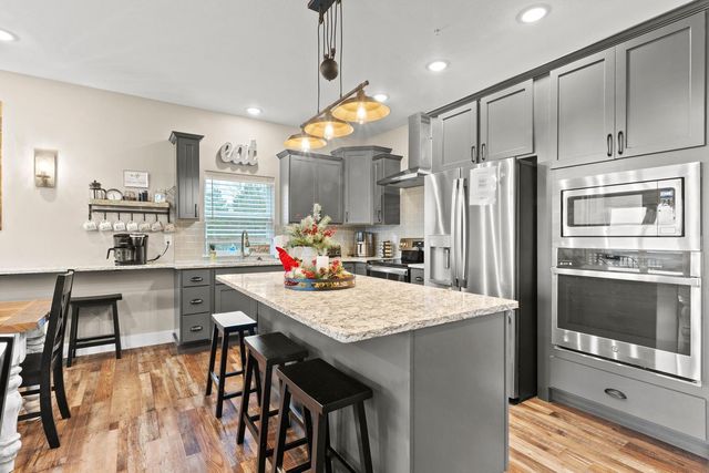 149 Branson Cove Court, Hollister, MO 65672