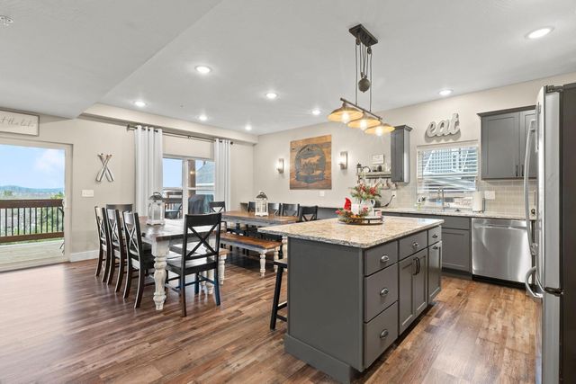 149 Branson Cove Court, Hollister, MO 65672