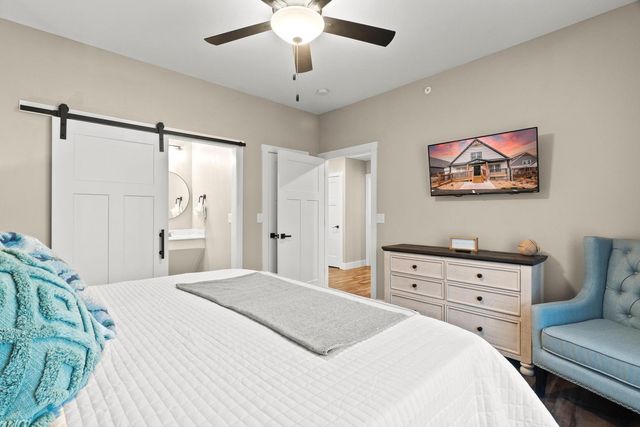 149 Branson Cove Court, Hollister, MO 65672