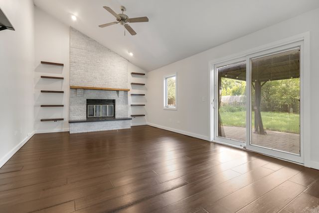 616 Blue Spruce Lane, Mundelein, IL 60060