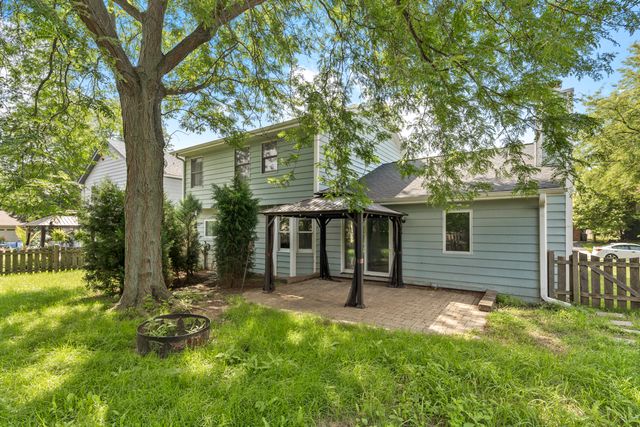 616 Blue Spruce Lane, Mundelein, IL 60060