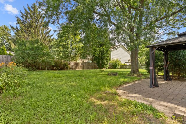616 Blue Spruce Lane, Mundelein, IL 60060